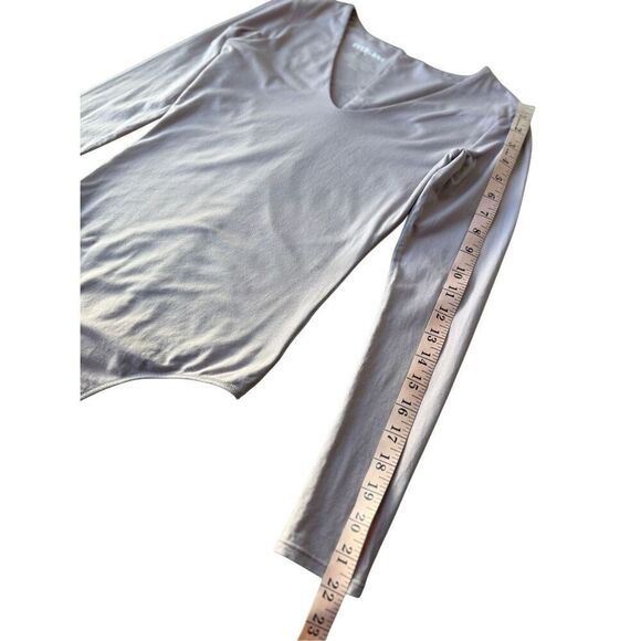 EVERLANE Supima Cotton Long-Sleeve V-Neck Bodysuit T-Shirt In Dusty Lavender - Picture 11 of 12